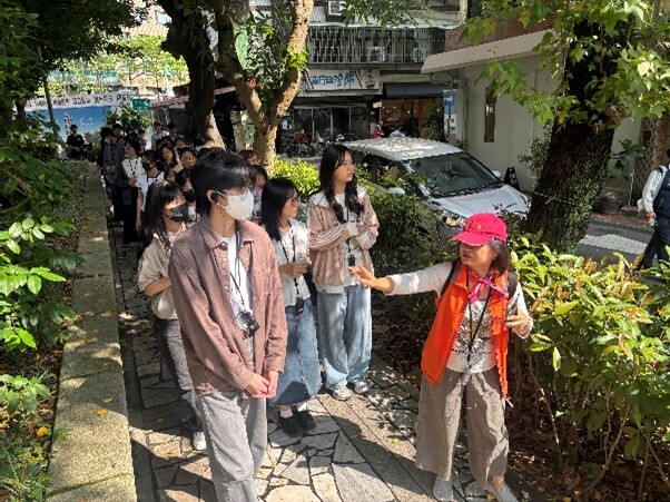 郭麗雪鄰長說明里界（新龍里、龍生里）